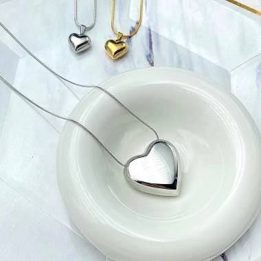 Γυναικείο Ατσάλινο Κολιέ Με Καρδιά – Women’s Steel Necklace